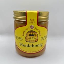 Glas Heidehonig mit intensivem Aroma, frontal fotografiert