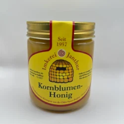 Glas Kornblumenhonig der Imkerei Janthur vor weißem Hintergrund