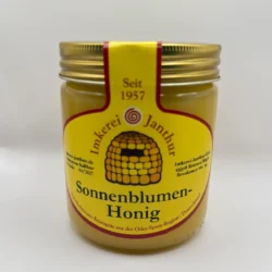 Glas Sonnenblumenhonig der Imkerei Janthur vor weißem Hintergrund